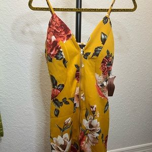 Brand NEW summer dress (small)